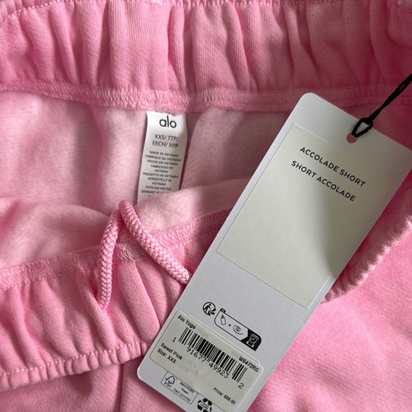 Alo Accolade Short in Sweet Pink - Picture 2 of 2